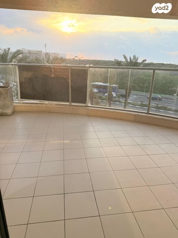 הגוש הגדול, רמת אביב החדשה, נופי ים