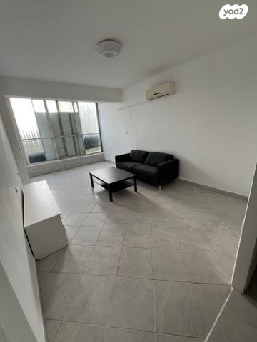 הרב עוזיאל 11