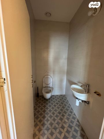 דירה, ליאונרדו דה וינצ'י 13, גני שרונה, קרית הממשלה, תל אביב יפו