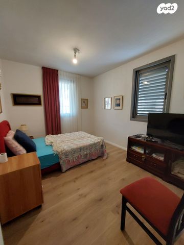 דירה, הוד השרון