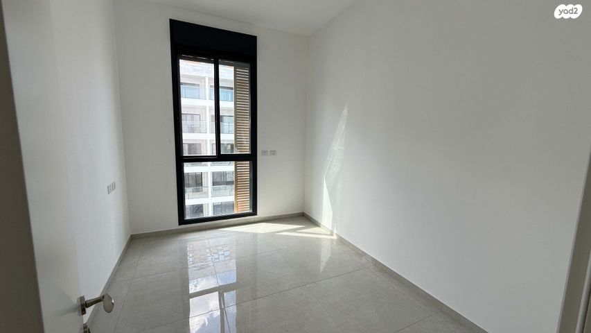 גג/ פנטהאוז, נשר