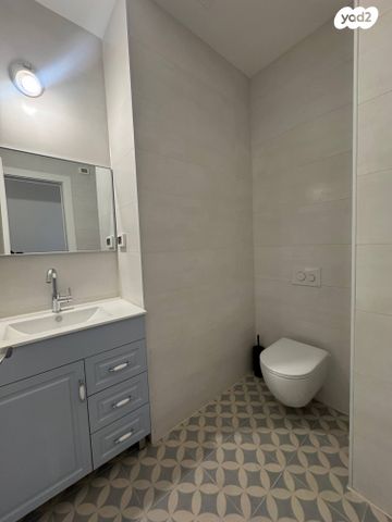 דירה, ליאונרדו דה וינצ'י 13, גני שרונה, קרית הממשלה, תל אביב יפו