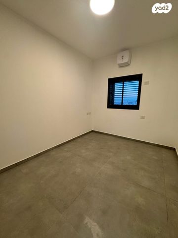 דירה, אהוד מנור, בת ים