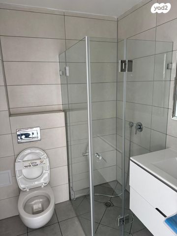 דירה, אהוד מנור, בת ים