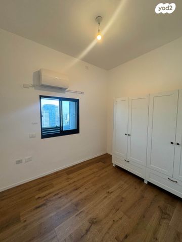 דירה, ליאונרדו דה וינצ'י 13, גני שרונה, קרית הממשלה, תל אביב יפו