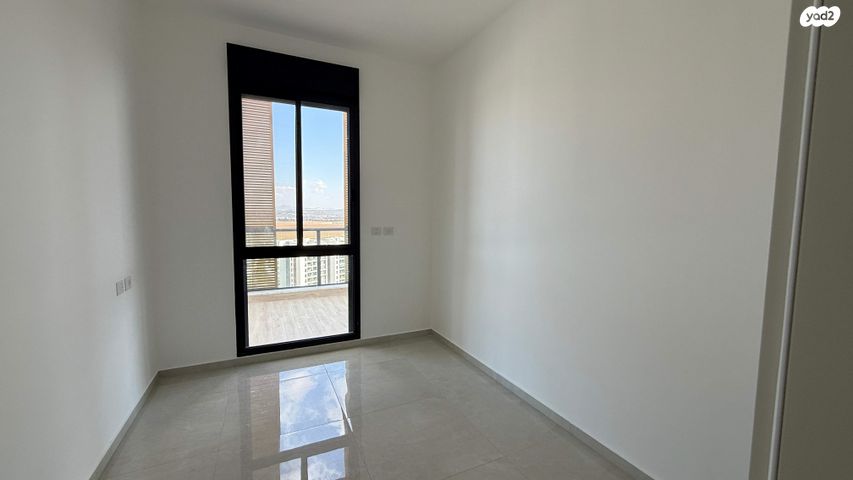 גג/ פנטהאוז, נשר