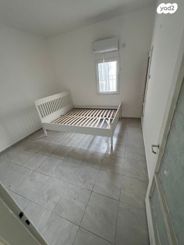 דירה, הרב עוזיאל 11, לב העיר, בת ים