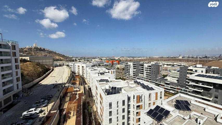 גג/ פנטהאוז, נשר