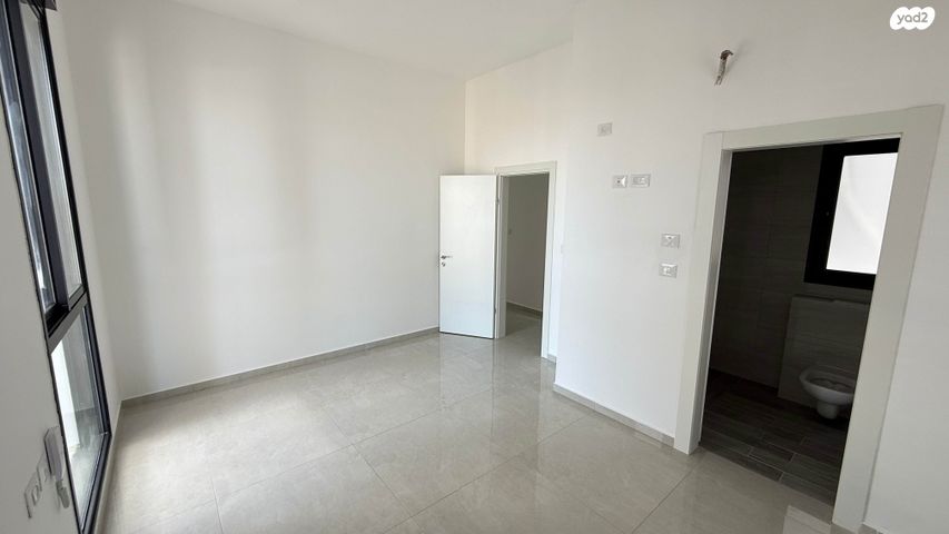 גג/ פנטהאוז, נשר