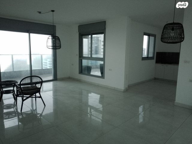 דירה, דניאל, בת ים