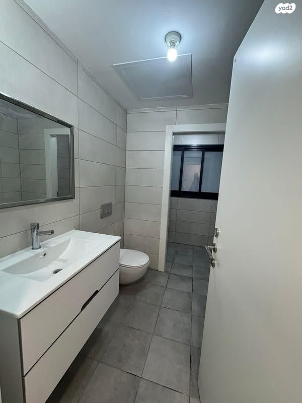 דירה, אהוד מנור, בת ים