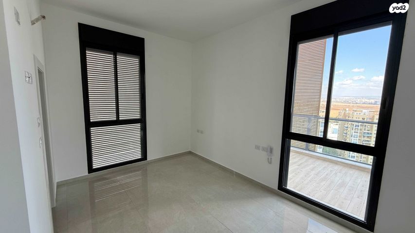 גג/ פנטהאוז, נשר