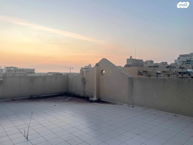 גג/ פנטהאוז, יהושע רבינוביץ 72, בן גוריון, חולון