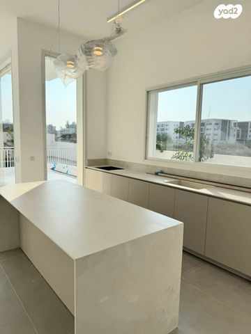 דו משפחתי, בת חפר