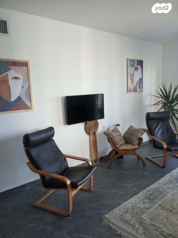 דירה, יוחנן הסנדלר, בת ים