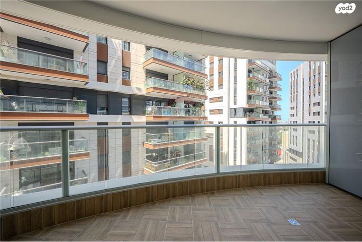 דירה, גרציאני יצחק 10, גני שרונה, קרית הממשלה, תל אביב יפו