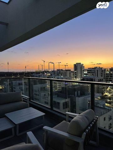 גג/ פנטהאוז, אור עקיבא