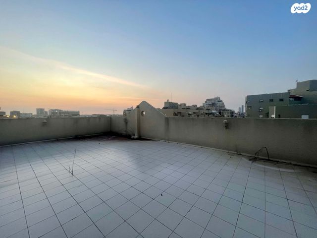 גג/ פנטהאוז, יהושע רבינוביץ 72, בן גוריון, חולון