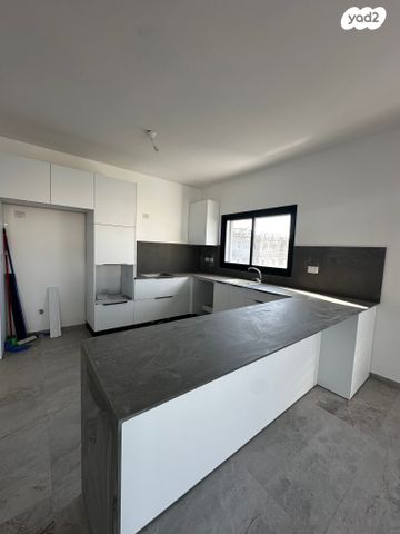 דירה, דוד רמז, עיר, מרכז העיר, נהריה