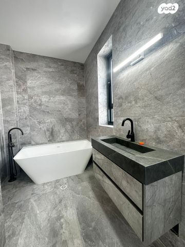 גג/ פנטהאוז, דולב, יצחק שמיר, נהריה