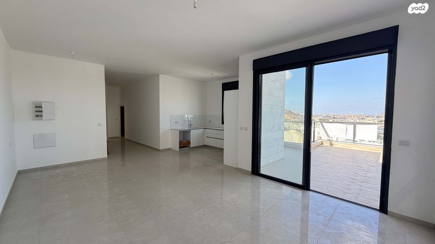 גג/ פנטהאוז, נשר