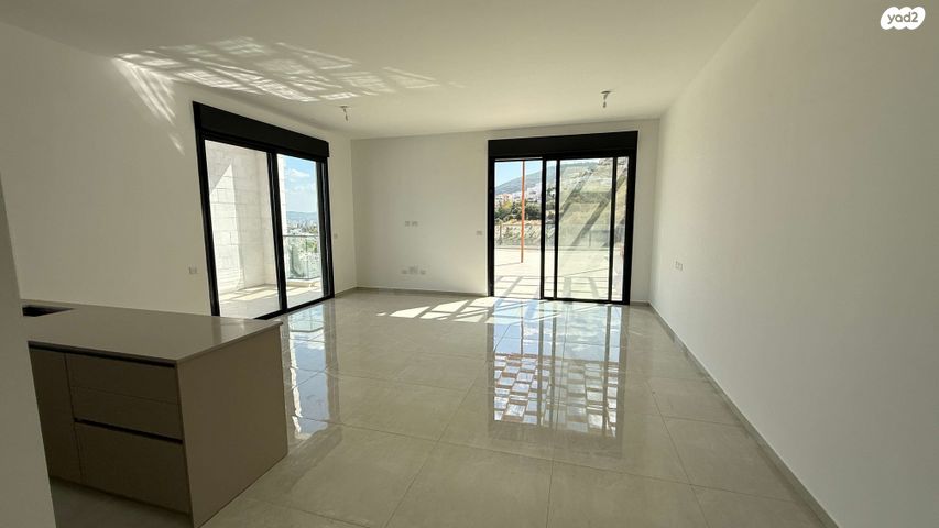 גג/ פנטהאוז, נשר