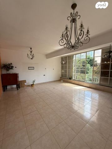 שכונת חשמונאים, מרכז העיר א