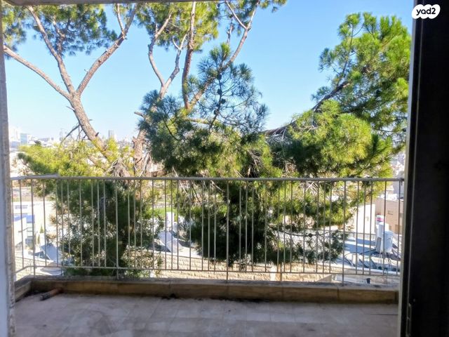 דירה, הרב עוזיאל, ירושלים