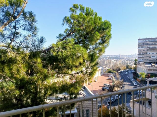 דירה, הרב עוזיאל, ירושלים