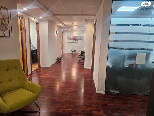 משרדים, יגאל אלון, ביצרון ורמת ישראל, תל אביב יפו