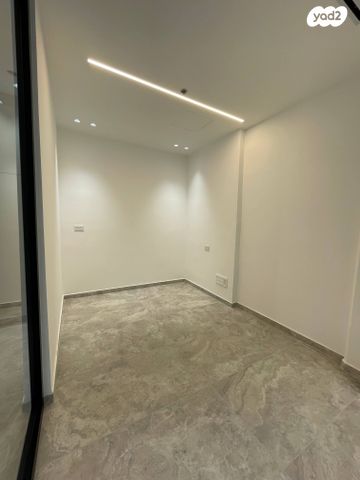 משרדים, שושנה דמארי, משכנות האומנים, קרית מוצקין