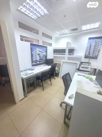 שדרות ירושלים 18