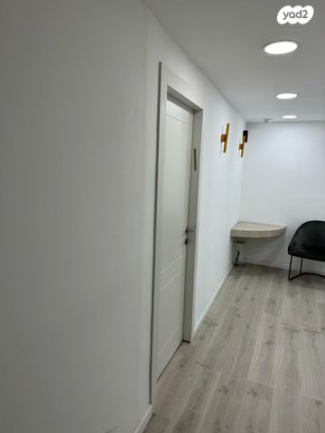 משרדים, קדרון, נווה מנחם, גבעת זאב