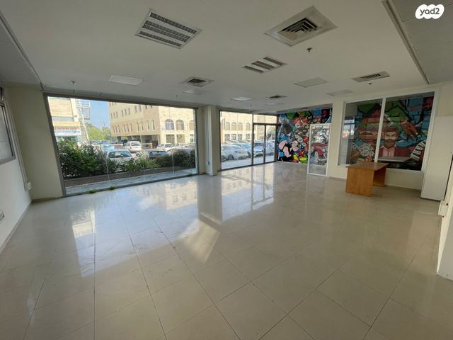 חנויות/ שטח מסחרי