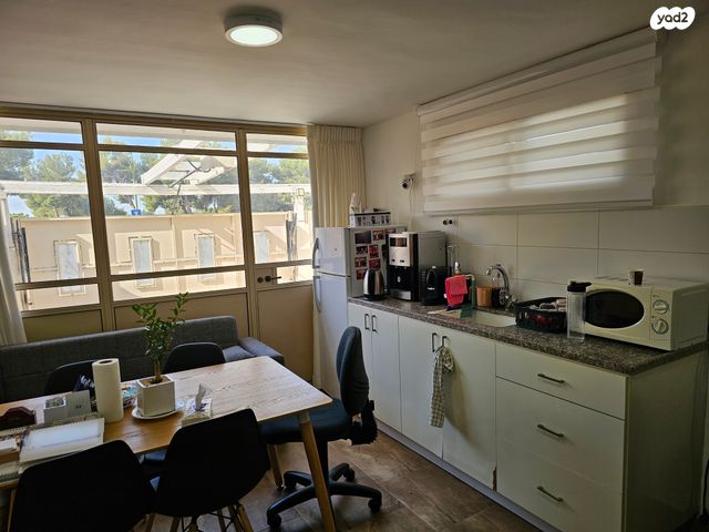 משרדים, דרך ארץ, גדרה