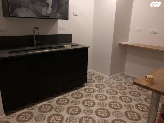 משרדים, יגאל אלון, ביצרון ורמת ישראל, תל אביב יפו