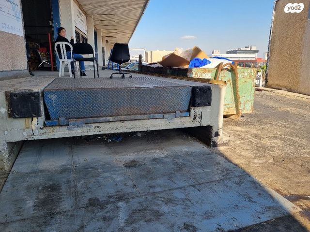 מחסנים, ראשון לציון