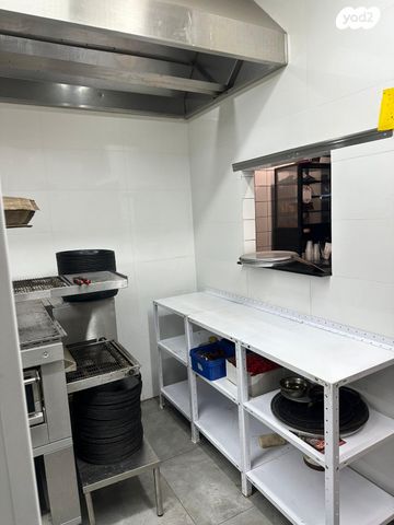 חנויות/ שטח מסחרי, דרך רמתיים, שאר העיר, הוד השרון