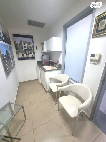 משרדים, שדרות ירושלים 18, הקריה מע"ר, אשדוד