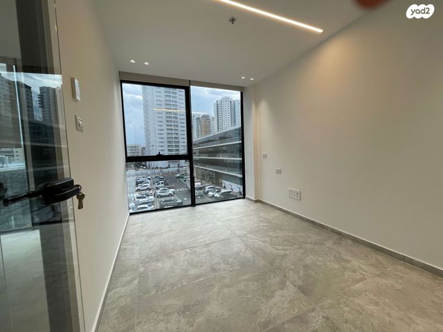 משרדים, שושנה דמארי, משכנות האומנים, קרית מוצקין