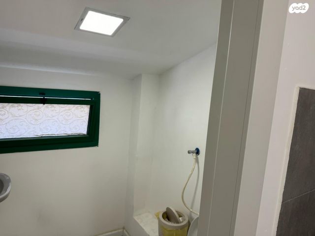 משרדים, קדרון, נווה מנחם, גבעת זאב