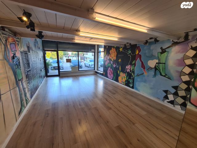 חנויות/ שטח מסחרי