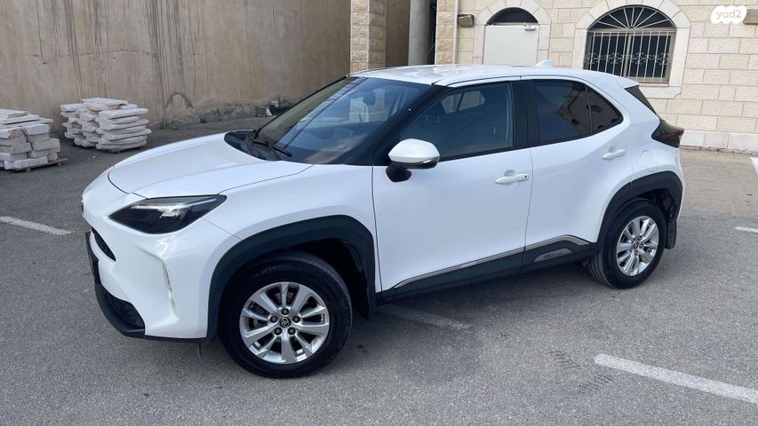 טויוטה יאריס קרוס