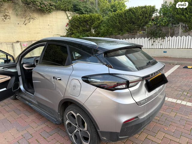 מודעת רכב ג׳ילי Geometry C