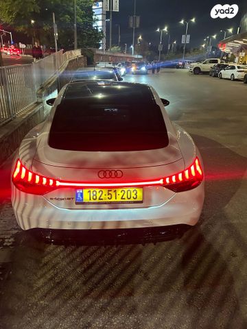 מודעת רכב אאודי E-tron GT