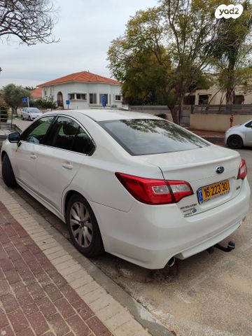 סובארו B4/לגאסי