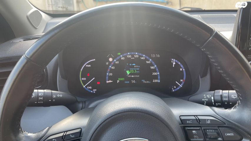 מודעת רכב טויוטה יאריס קרוס