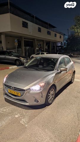 מודעת רכב מאזדה 2