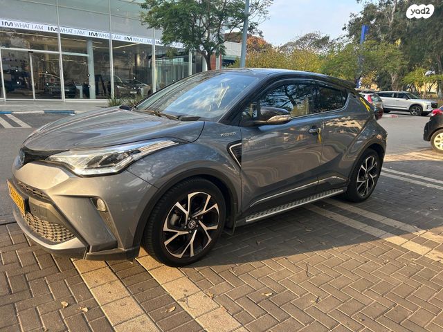 מודעת רכב טויוטה C-HR