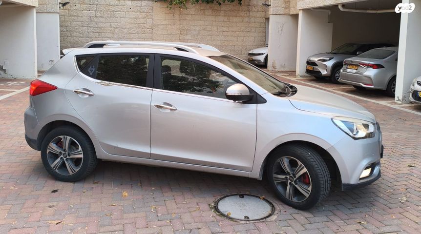 מודעת רכב ג׳יי.איי.סי E-S2